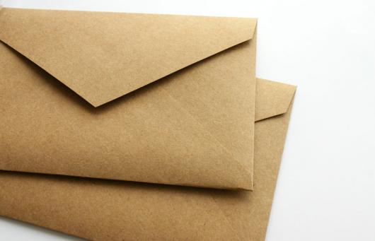 Envelope para convite em papel kraft