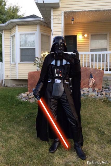 Vader e seu inconfundível sabre de luz