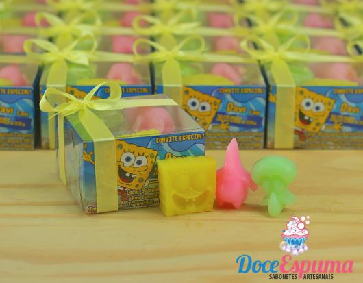 Caixinhas de acrílico decoradas para colocar doces ou brinquedos