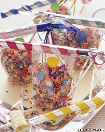 saquinho com confetes coloridos