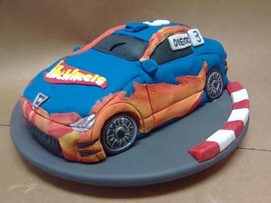 E esse bolo em formato de carro, que tal?