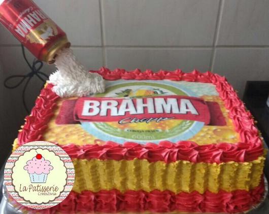 Bolo da brahma decorado com papel de arroz e lata suspensa