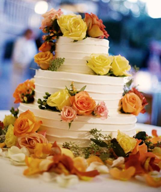 Ideia perfeita de bolo para noivados e casamentos 