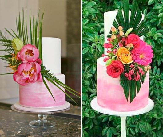 Decore o bolo tropical com folhagens e flores