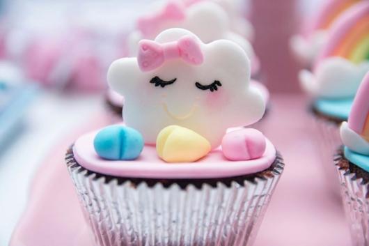 Cupcake Chá de Bebê: Chuva de Amor com aplique de nuvem