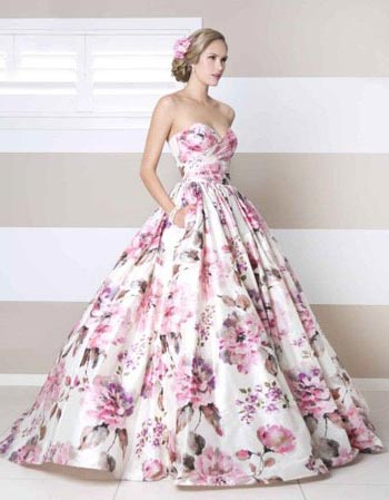 Sugestão de vestido de noiva com estampa floral rosa