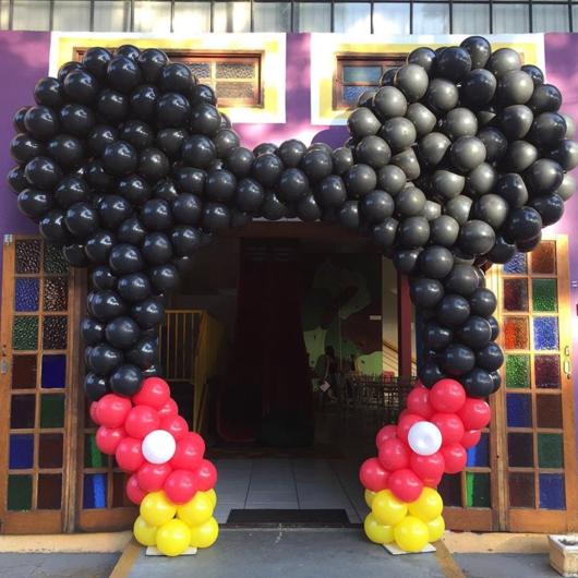 Arco de balões do Mickey