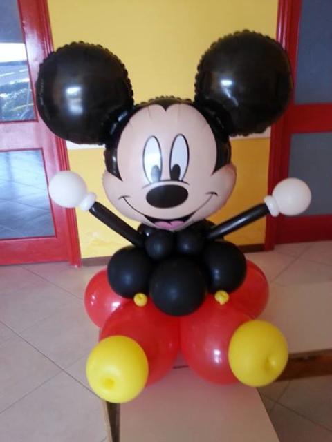 Sugestão de decoração com balão do Mickey