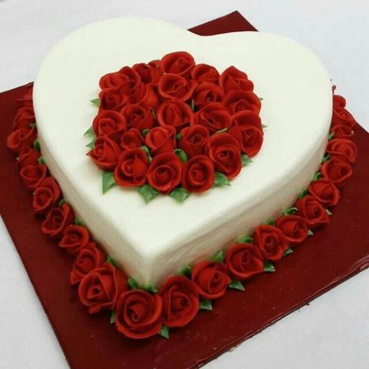 Bolo de coração para Dia das Mães: Com flores