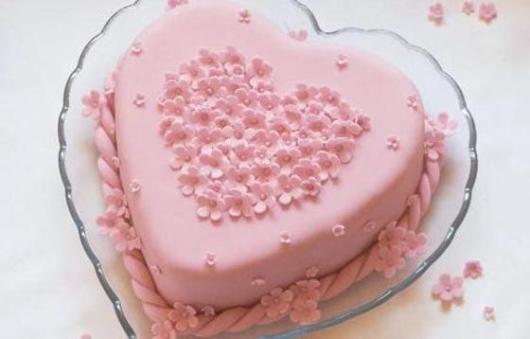 Bolo de coração para Dia das Mães: Rosa