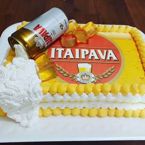 O amarelo deixa o bolo da Itaipava mais vibrante
