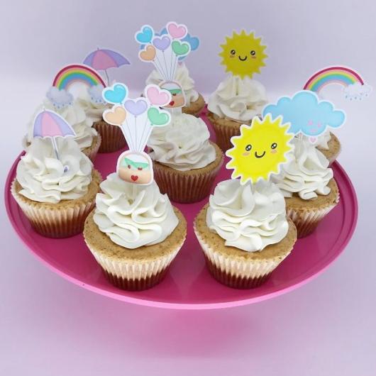 Cupcake Chuva de Amor: Decorado com chantilly e topper