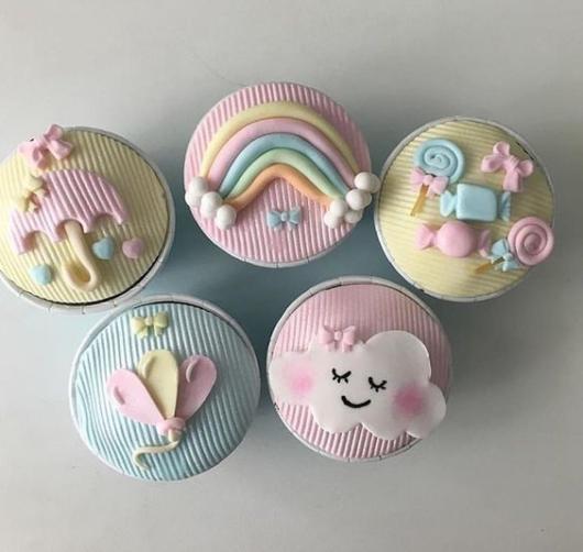 Cupcake Chuva de Amor: Decorado com pasta americana