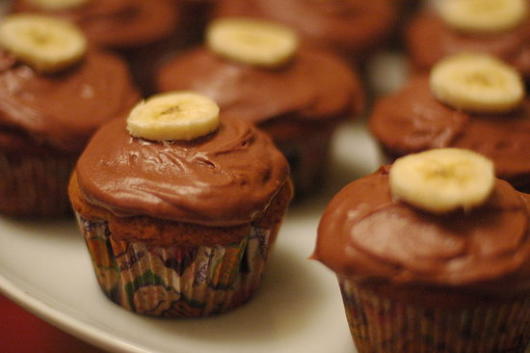 Misture a banana e chocolate em seu cupcake
