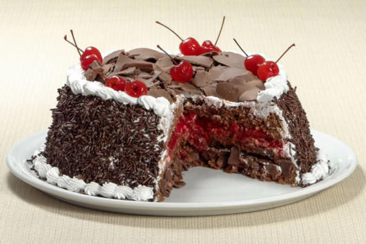 Recheio de bolo de aniversário: Chocolate com cereja