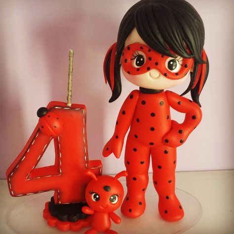 Topo de bolo: Ladybug