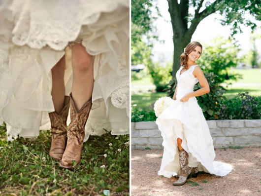 Vestido de noiva longo com botas de cowboy
