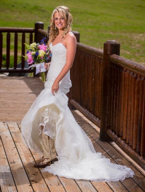 Quer um look diferente em seu casamento no campo? Então veja ideias