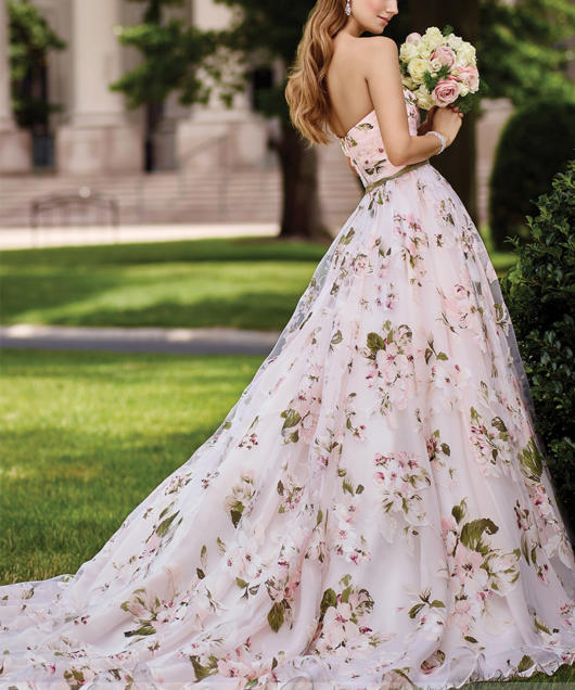 Outra alternativa para se casar no campo é o vestido de noiva florido