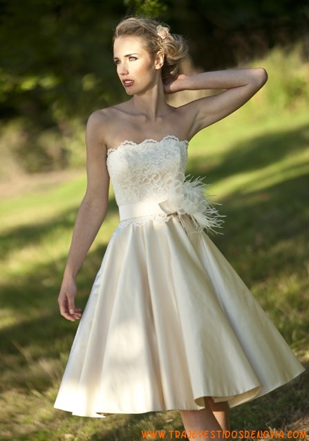 Modelo de vestido de noiva para casamento no campo tomara que caia