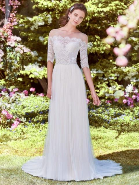 Vestido longo rendado para casamento no campo