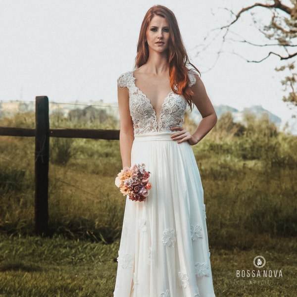 Vestidos de noiva para casamento no campo, do Ateliê Bossa Nova - modelos sob medida e personalizáveis, com envio para todo o Brasil. Acesse o site para saber mais.
