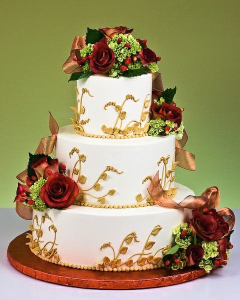 Bodas de Trigo: Bolo decorado com flores vermelhas