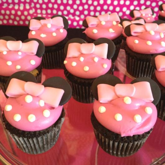 cupcake minnie rosa simples com laço