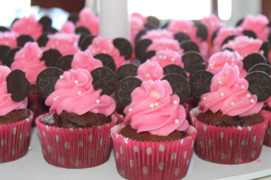 cupcake minnie rosa decoração com biscoito