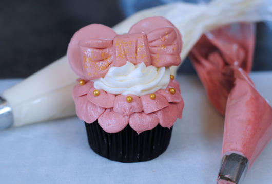 cupcake minnie rosa rosa com ganache e pasta americana