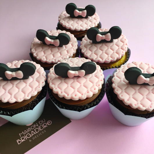 cupcake minnie rosa de pasta americana com orelha
