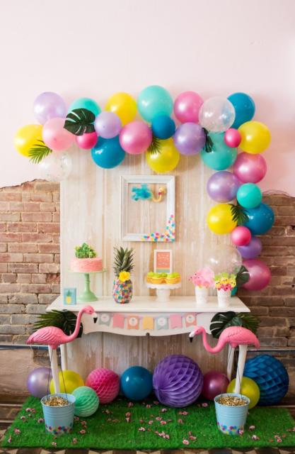 Festa Flamingo: Decoração simples com balões coloridos