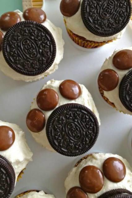 Doces Patrulha Canina: cupcake com bolacha