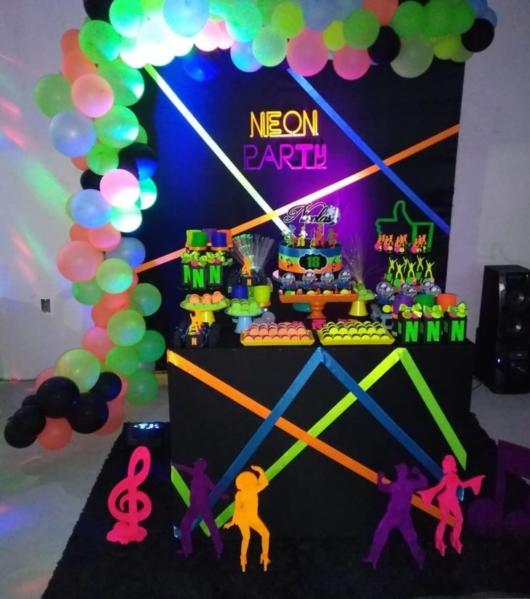 Decoração para festa neon simples