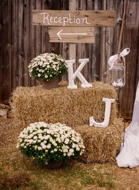 Mini wedding: decoração rústica com feno 