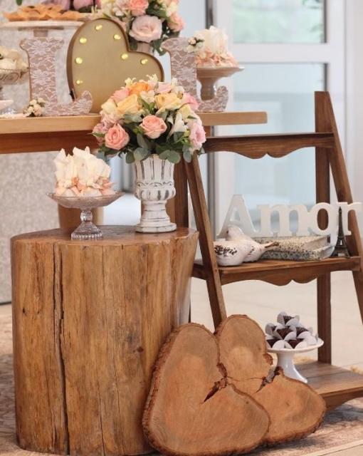 Mini wedding: decoração da mesa com tronco