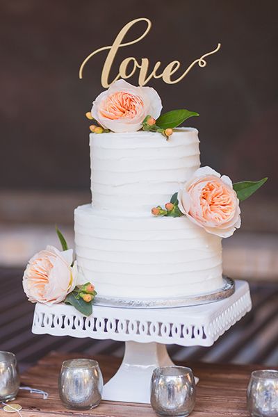 Mini wedding: bolo branco com flores