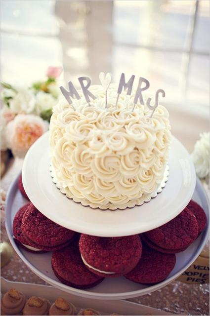 Mini wedding: bolo decorado com chantilly