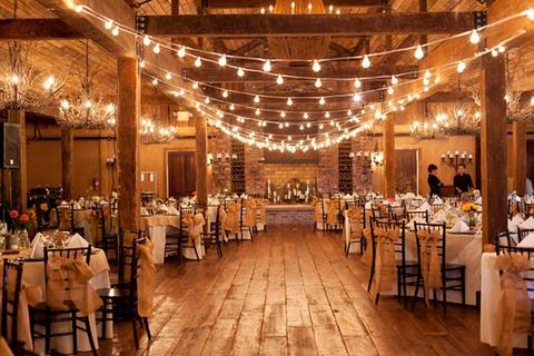 Mini wedding: decoração rústica em celeiro