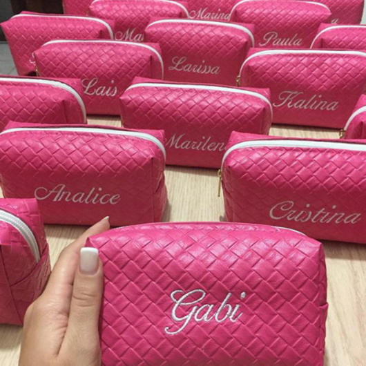 Necessaire com o nome da madrinha. 