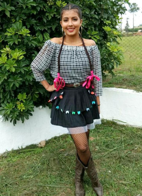 Mini saia customizada moderna para festa junina