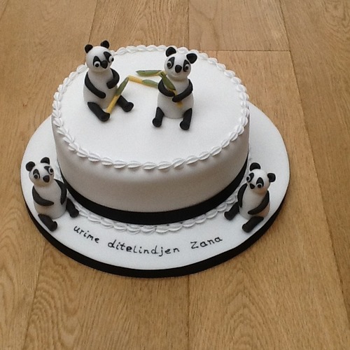 bolo de panda branco e preto