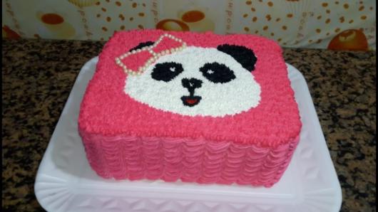 bolo de panda rosa chantilly