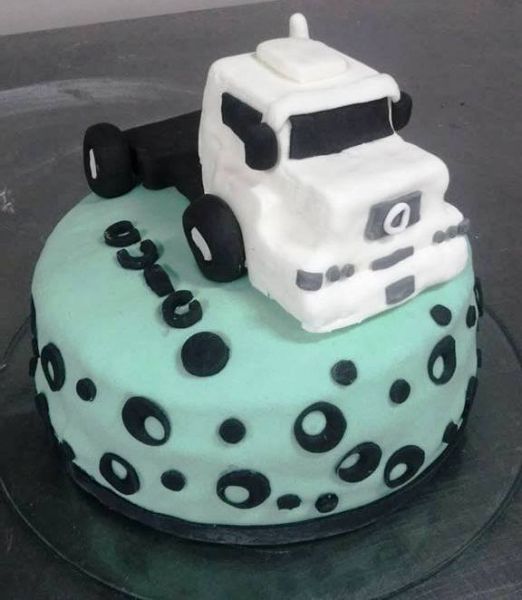 Bolo tema Leo e o caminhão  Festa de caminhão, Belos bolos de  aniversário, Bolos de aniversário
