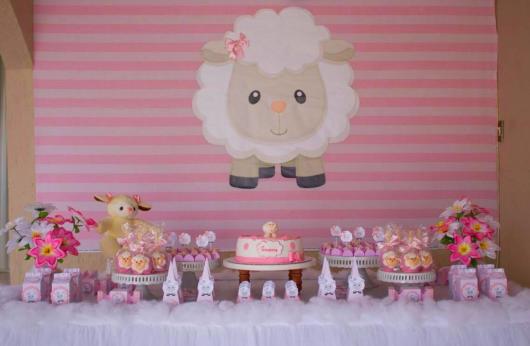 Decoração rosa de festa ovelhinha