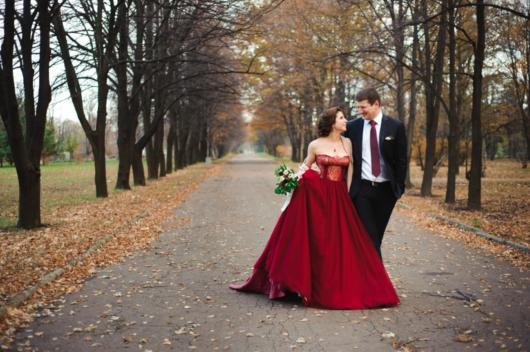 vestido para ensaio pré-wedding vermelho