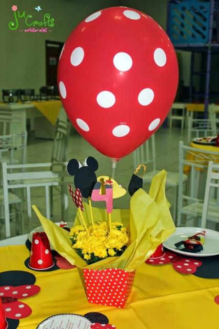 decoração com balão festa mickey