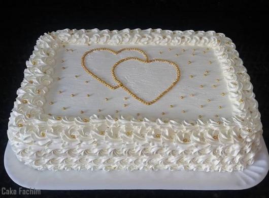 bolo branco e dourado