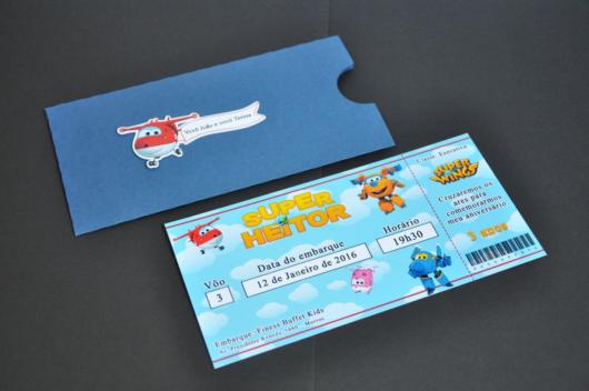 Convite super wings como cartão de embarque.