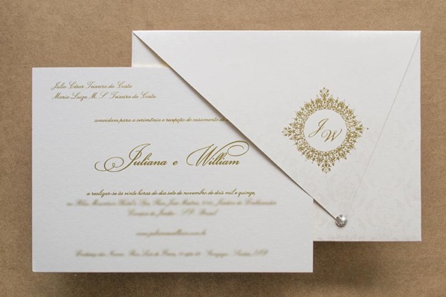 Convite dourado com envelope diferente